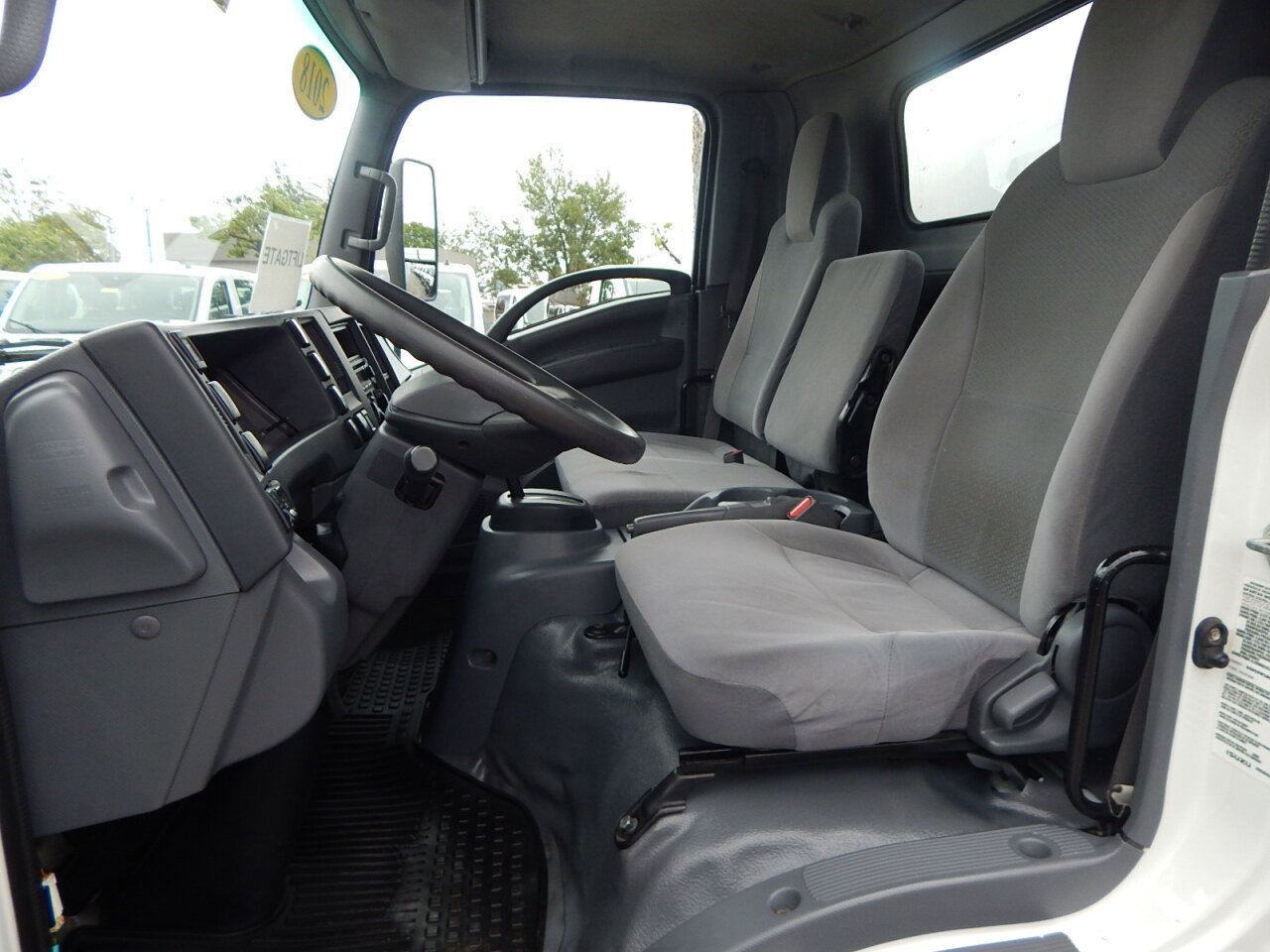 Used 2018 Isuzu NPR image 19