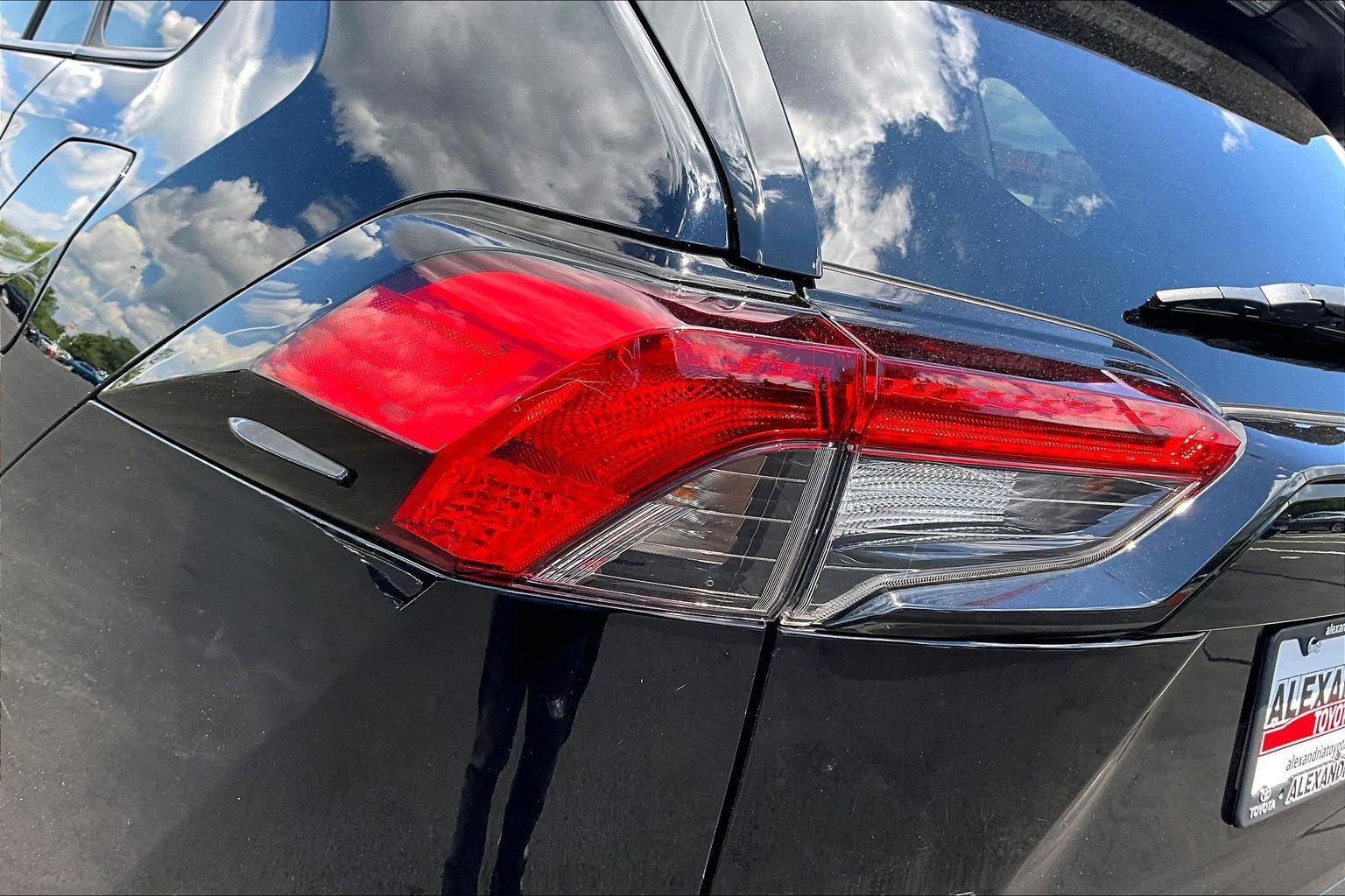 Used 2022 Toyota RAV4 LE AWD/4WD image 27