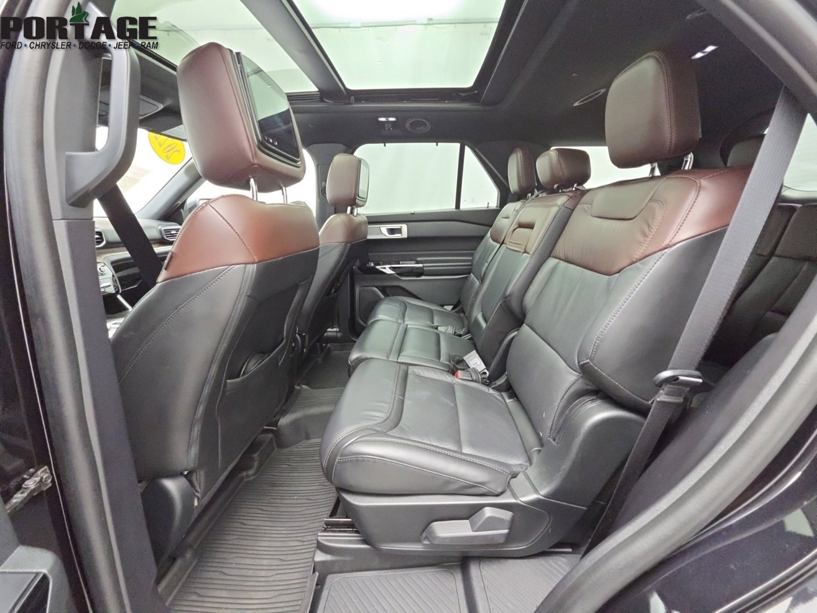 Used 2022 Ford Explorer Platinum w/ Class IV Trailer Tow Package AWD/4WD image 33