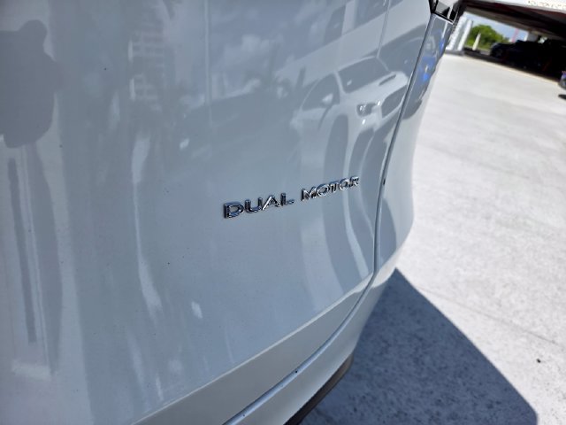 Used 2024 Tesla Model Y Long Range AWD/4WD image 14