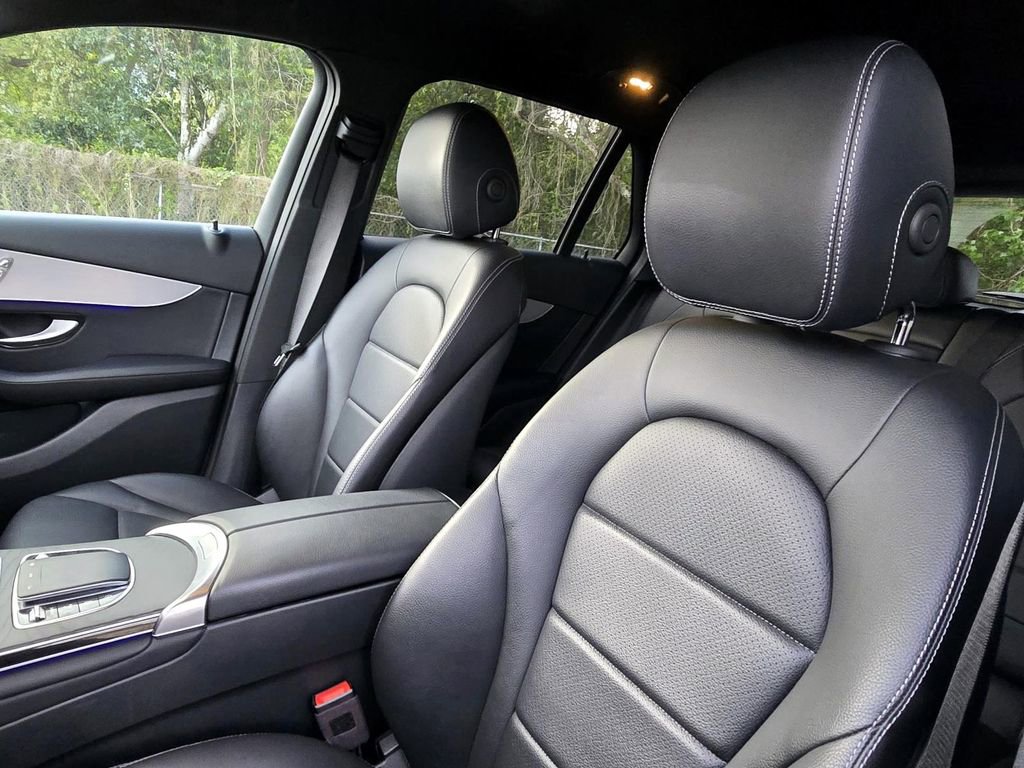 Used 2022 Mercedes-Benz GLC 300 w/ Premium Package Lite image 28