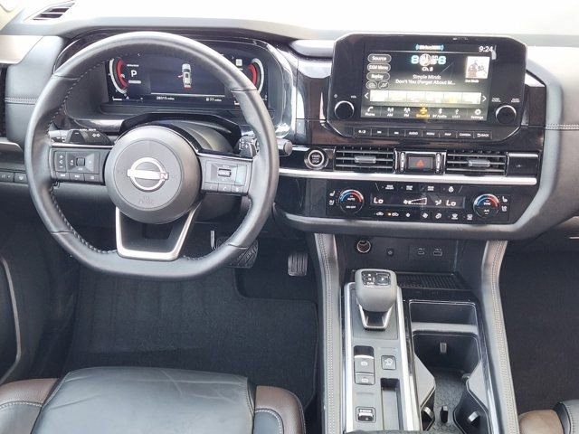 Used 2024 Nissan Pathfinder Platinum w/ Cargo Package image 28