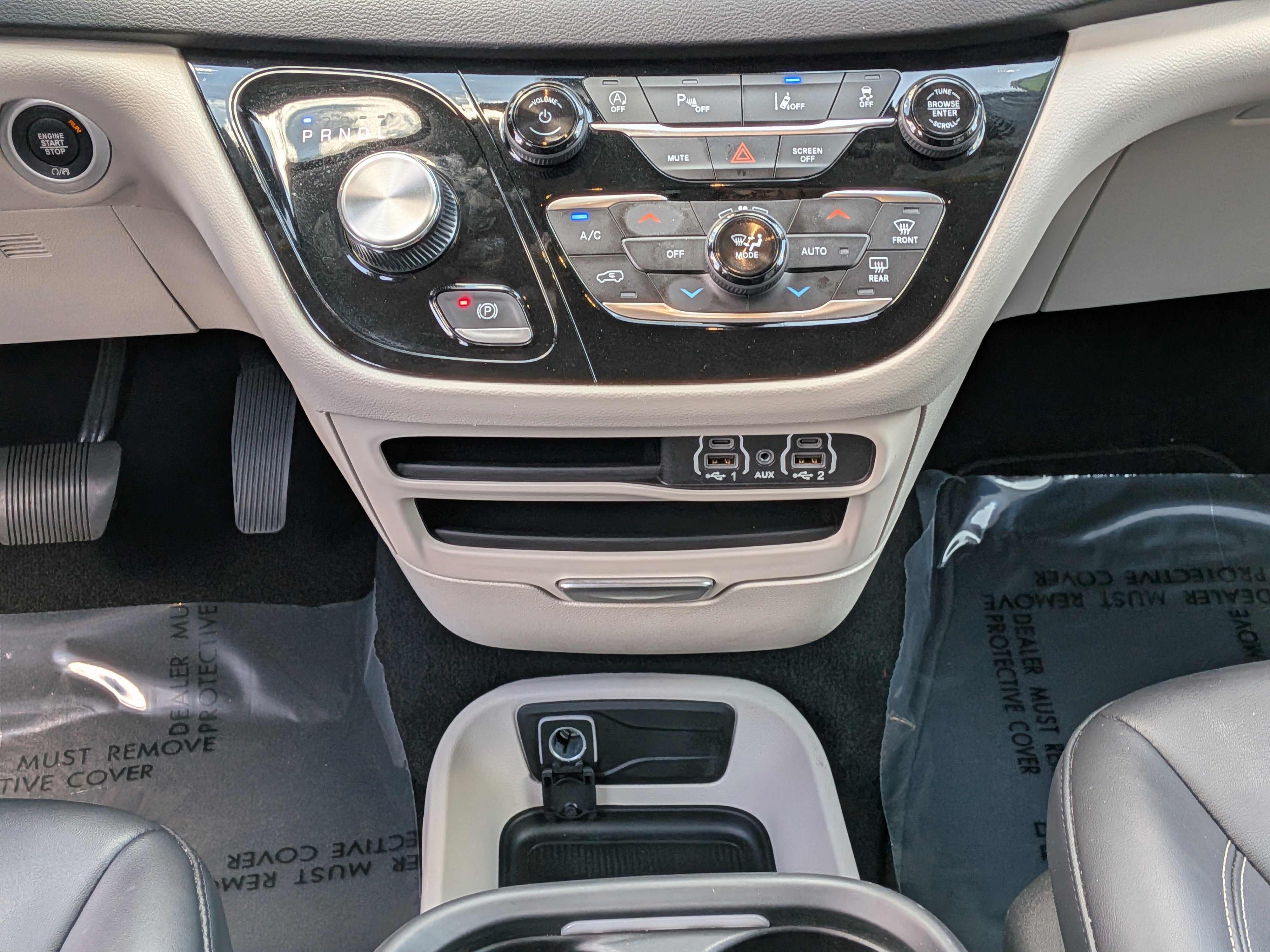 Used 2024 Chrysler Pacifica Touring-L FWD image 22