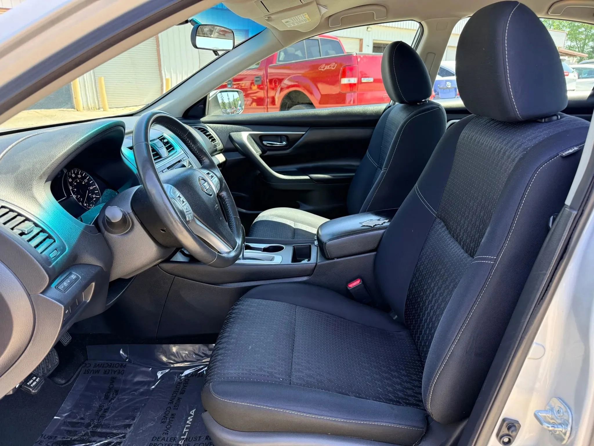 Used 2017 Nissan Altima 2.5 SV FWD image 2