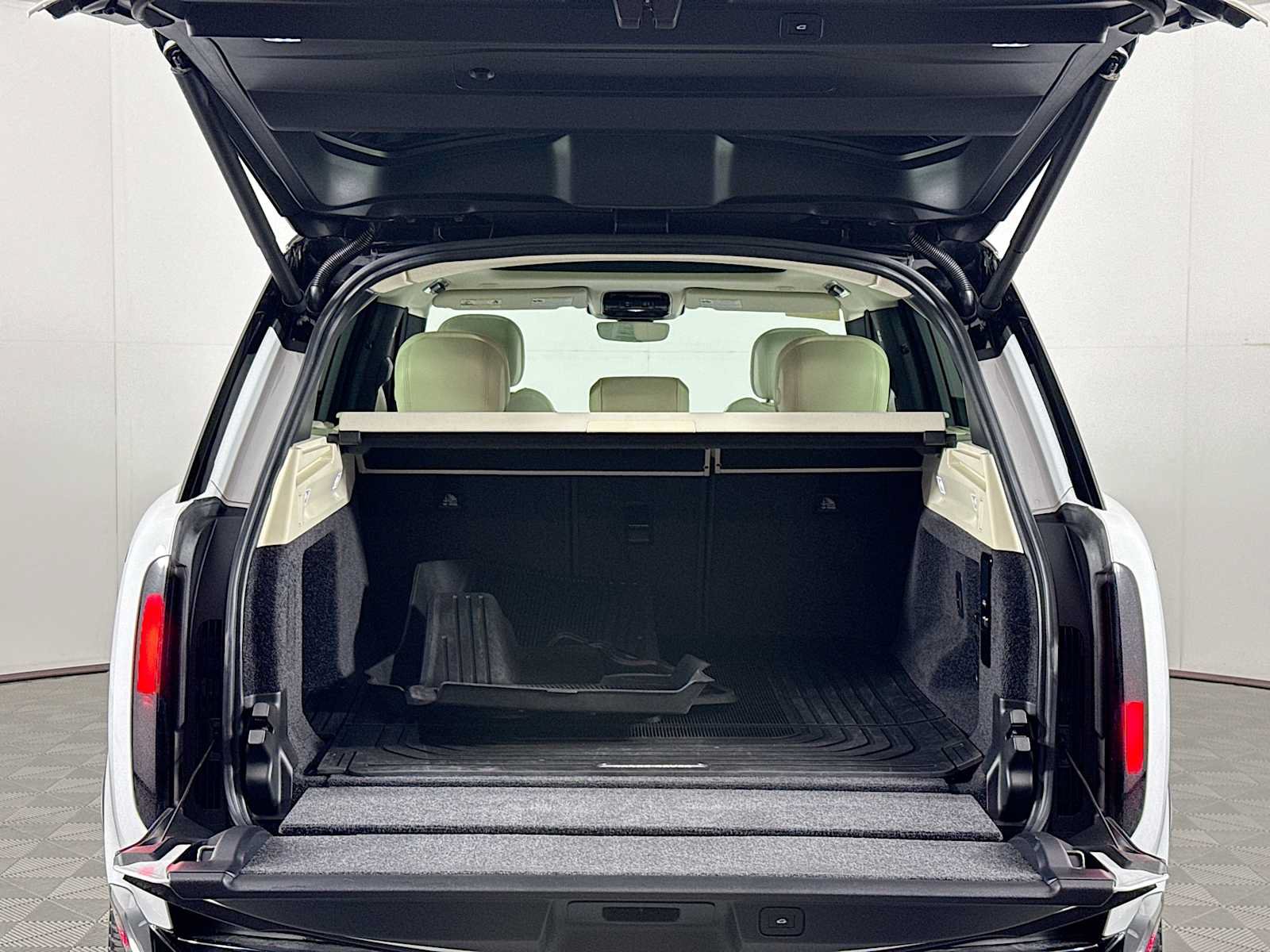 Certified 2024 Land Rover Range Rover SE AWD/4WD image 27