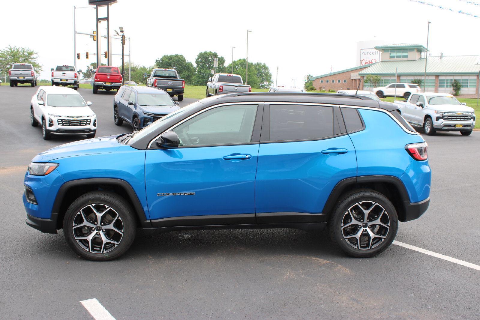 Used 2025 Jeep Compass Limited AWD/4WD image 5