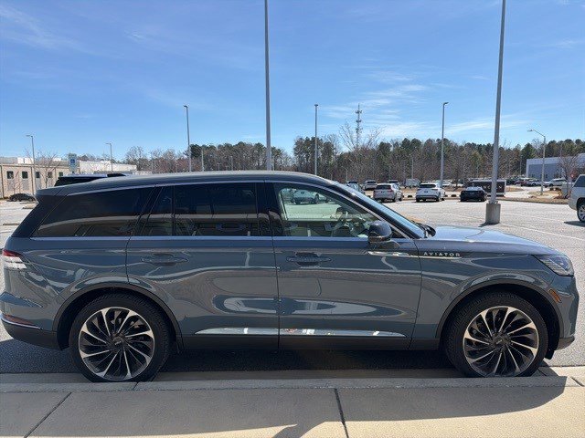 Certified 2025 Lincoln Aviator Reserve w/ Equipment Group 201A image 5