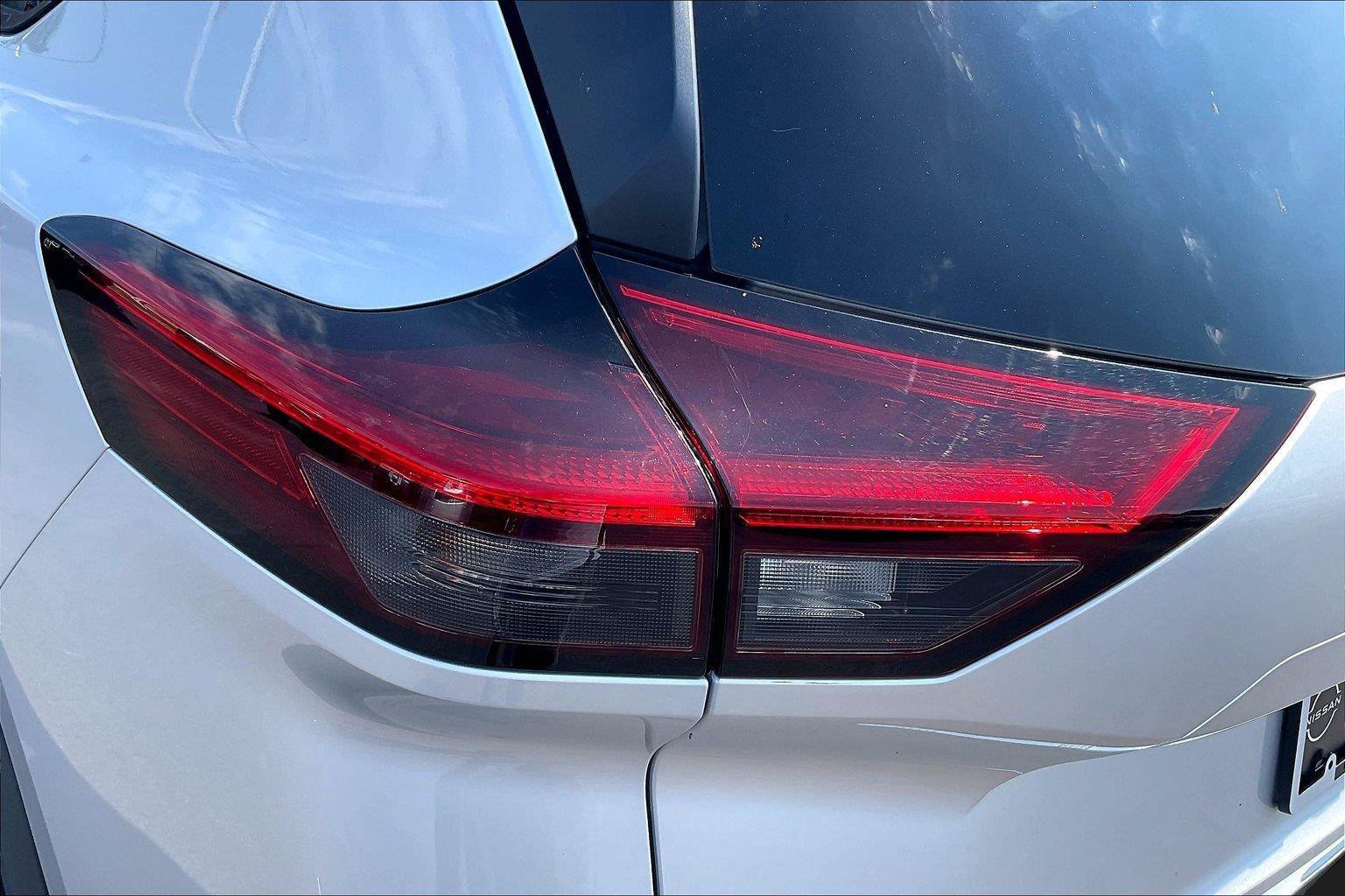 Certified 2023 Nissan Rogue SV FWD image 30