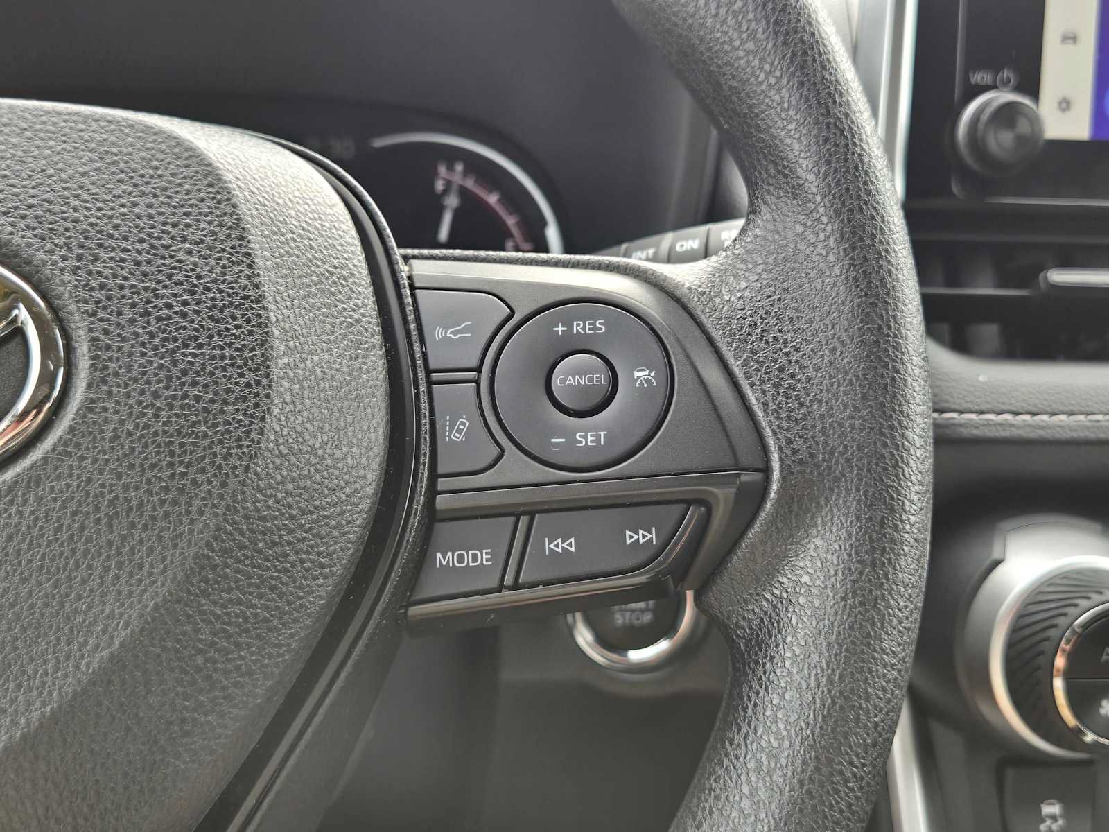 Used 2023 Toyota RAV4 XLE AWD/4WD image 29