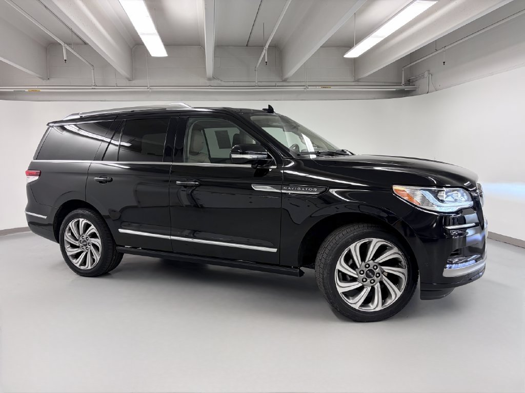 Used 2023 Lincoln Navigator Reserve AWD/4WD image 8