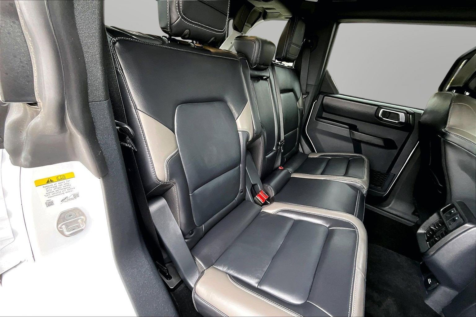Used 2025 Ford Bronco Outer Banks image 16
