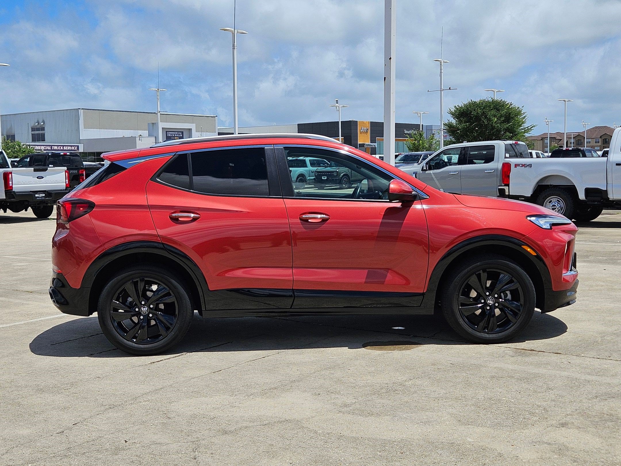 Used 2024 Buick Encore GX Sport Touring FWD image 2