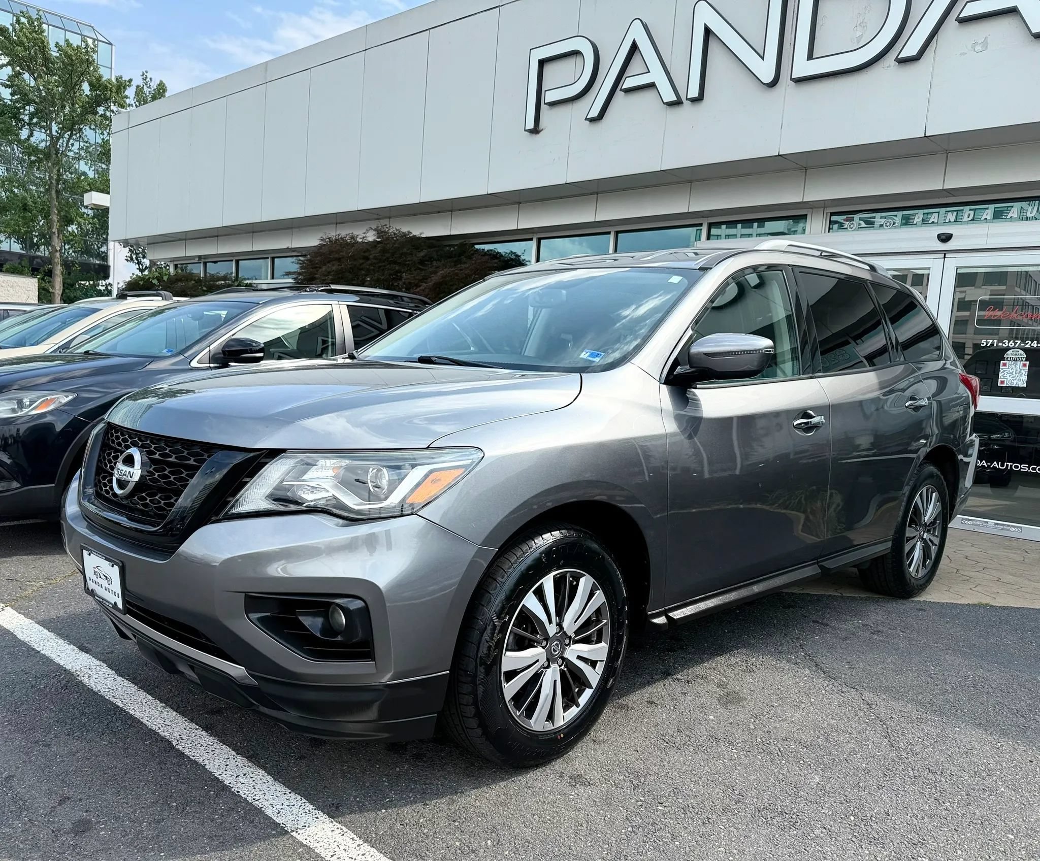Used 2018 Nissan Pathfinder SV AWD/4WD image 3