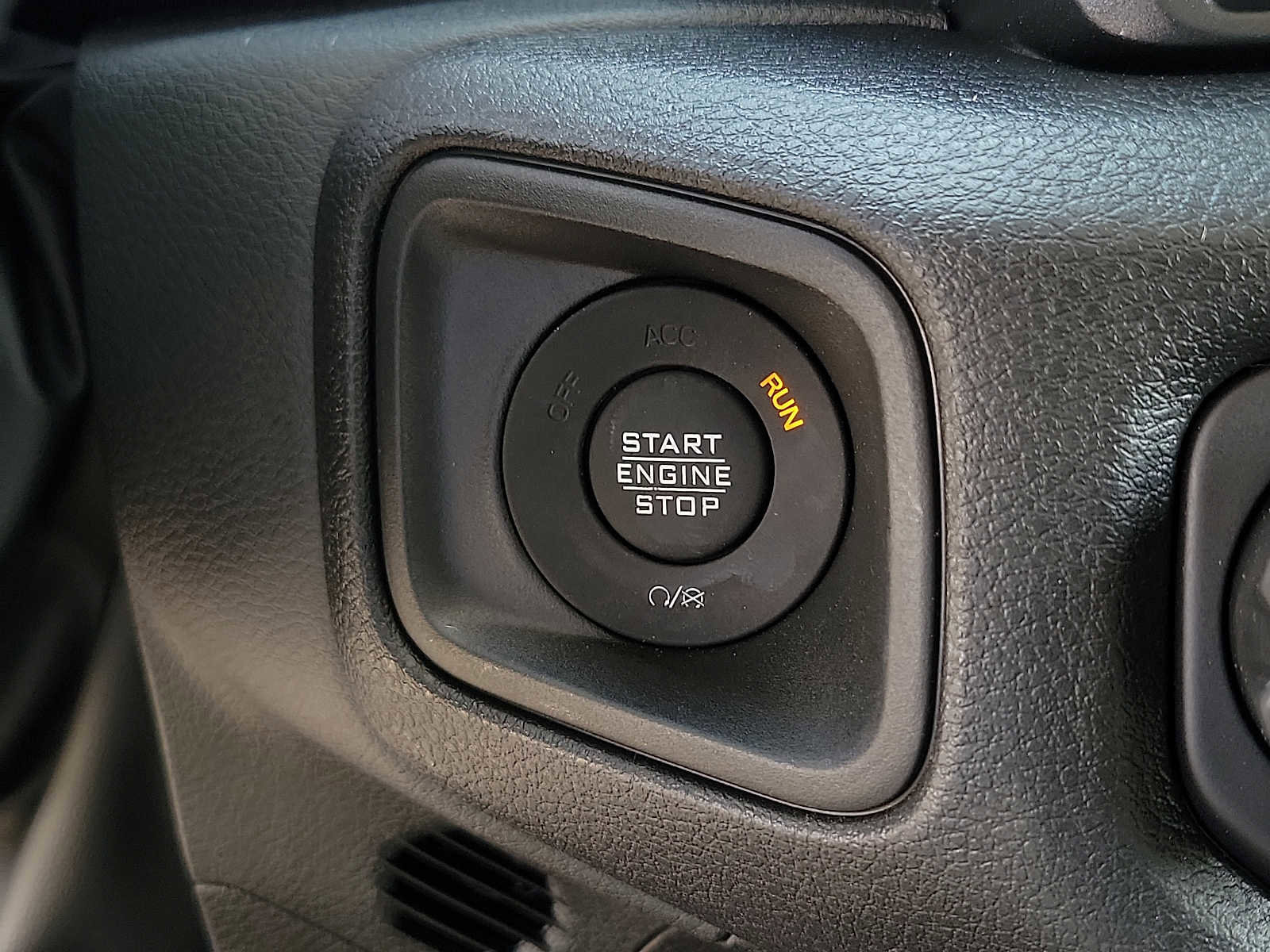 New 2024 Jeep Gladiator Sport image 11