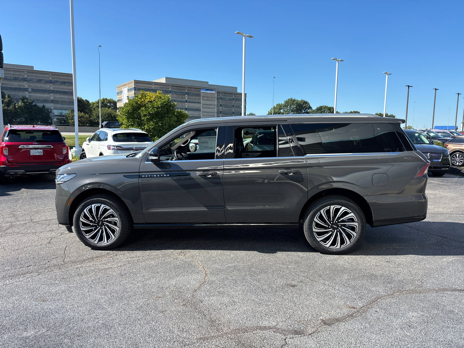 New 2025 Lincoln Navigator L Black Label image 4