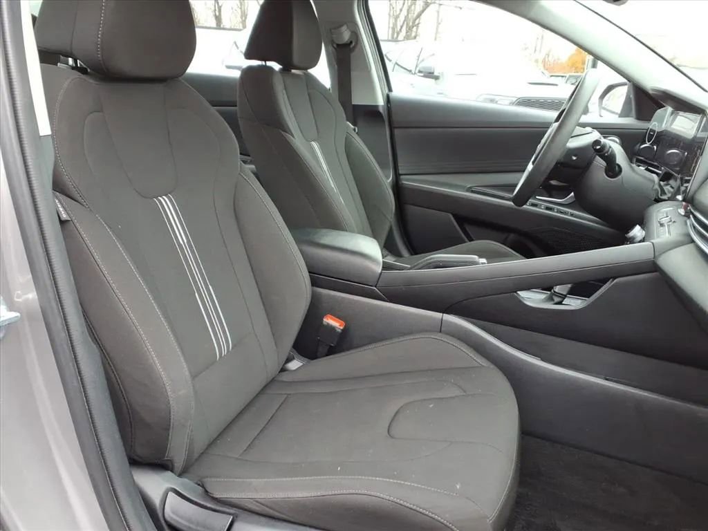 Used 2024 Hyundai Elantra SEL image 13