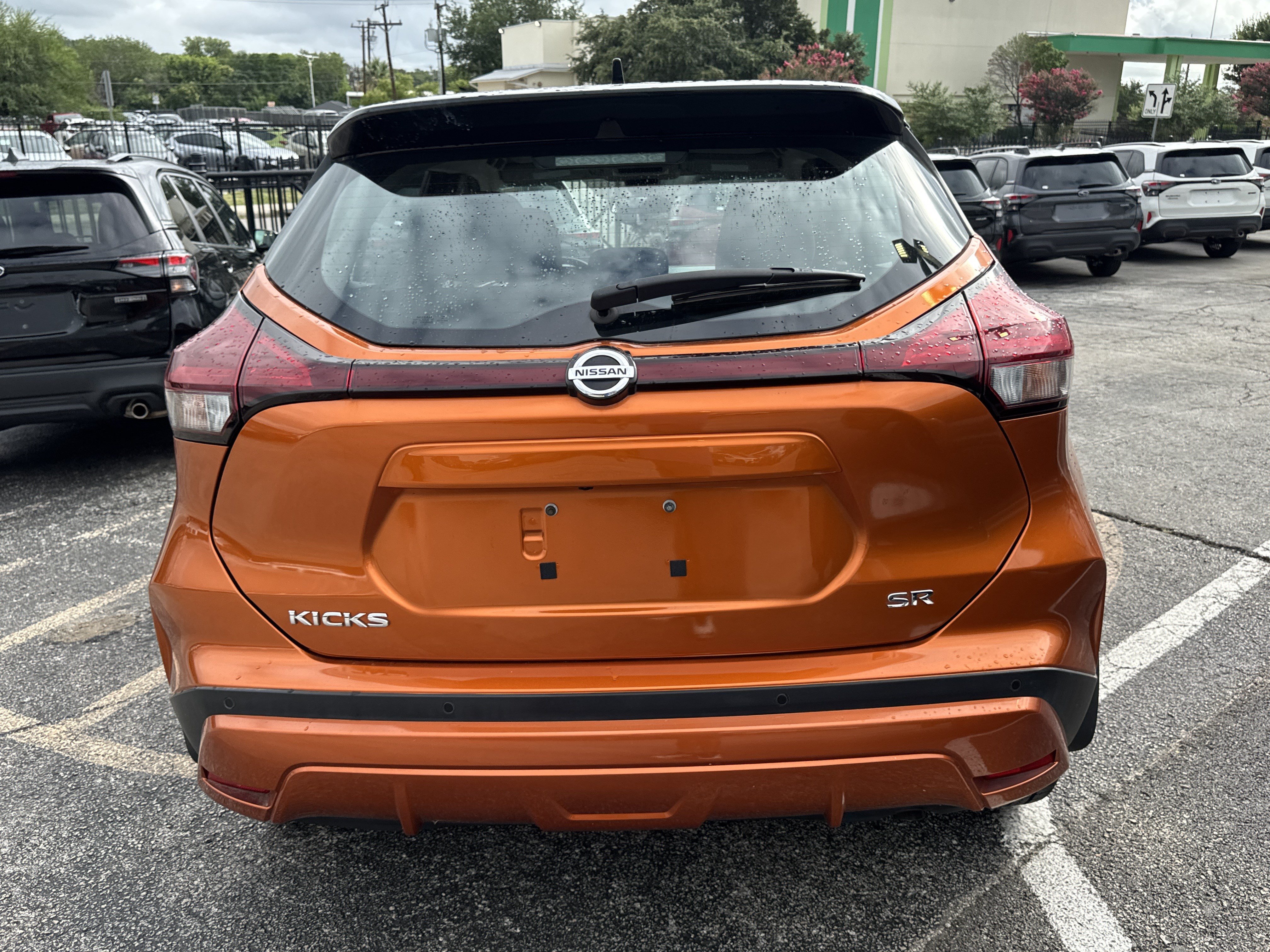 Used 2021 Nissan Kicks SR FWD image 7