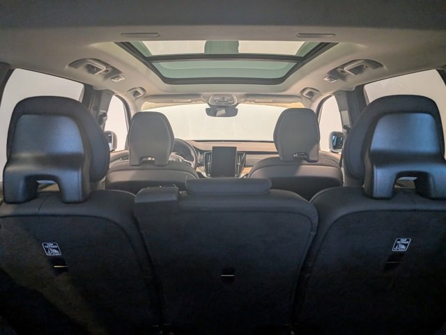 Used 2025 Volvo XC90 B6 Plus image 30