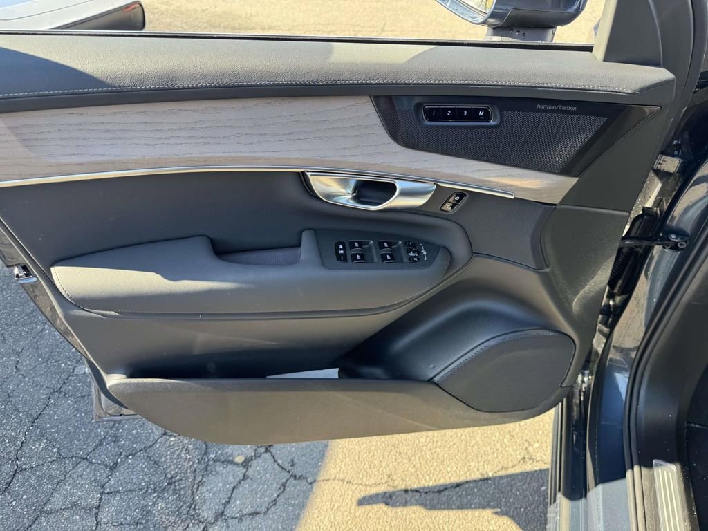 Certified 2026 Volvo XC90 T8 Plus w/ Protection Package Premier image 14
