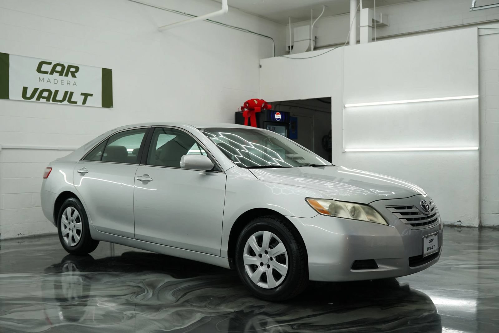 Used 2009 Toyota Camry LE FWD image 4