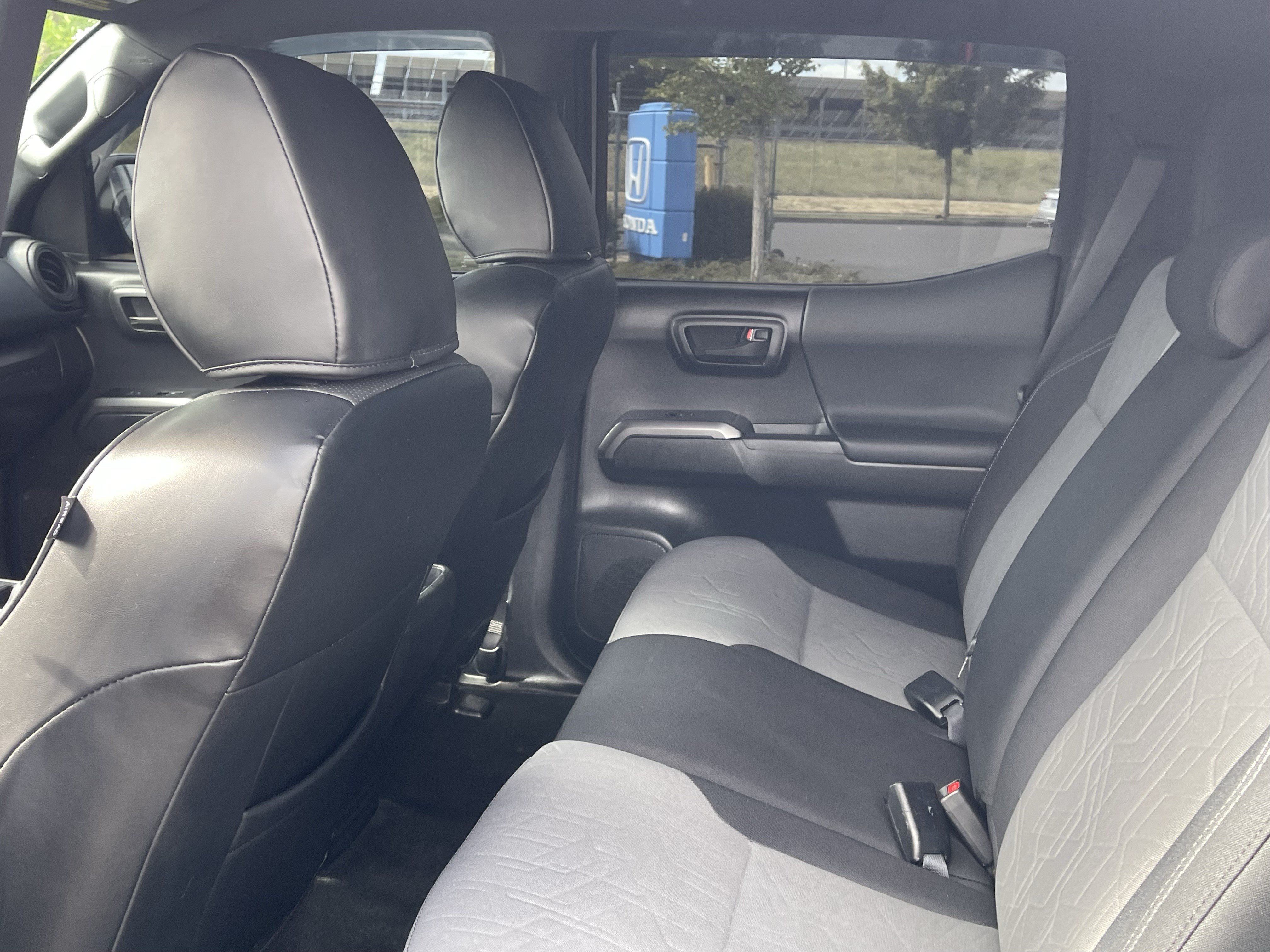 Used 2022 Toyota Tacoma TRD Off-Road w/ Technology Package AWD/4WD image 15