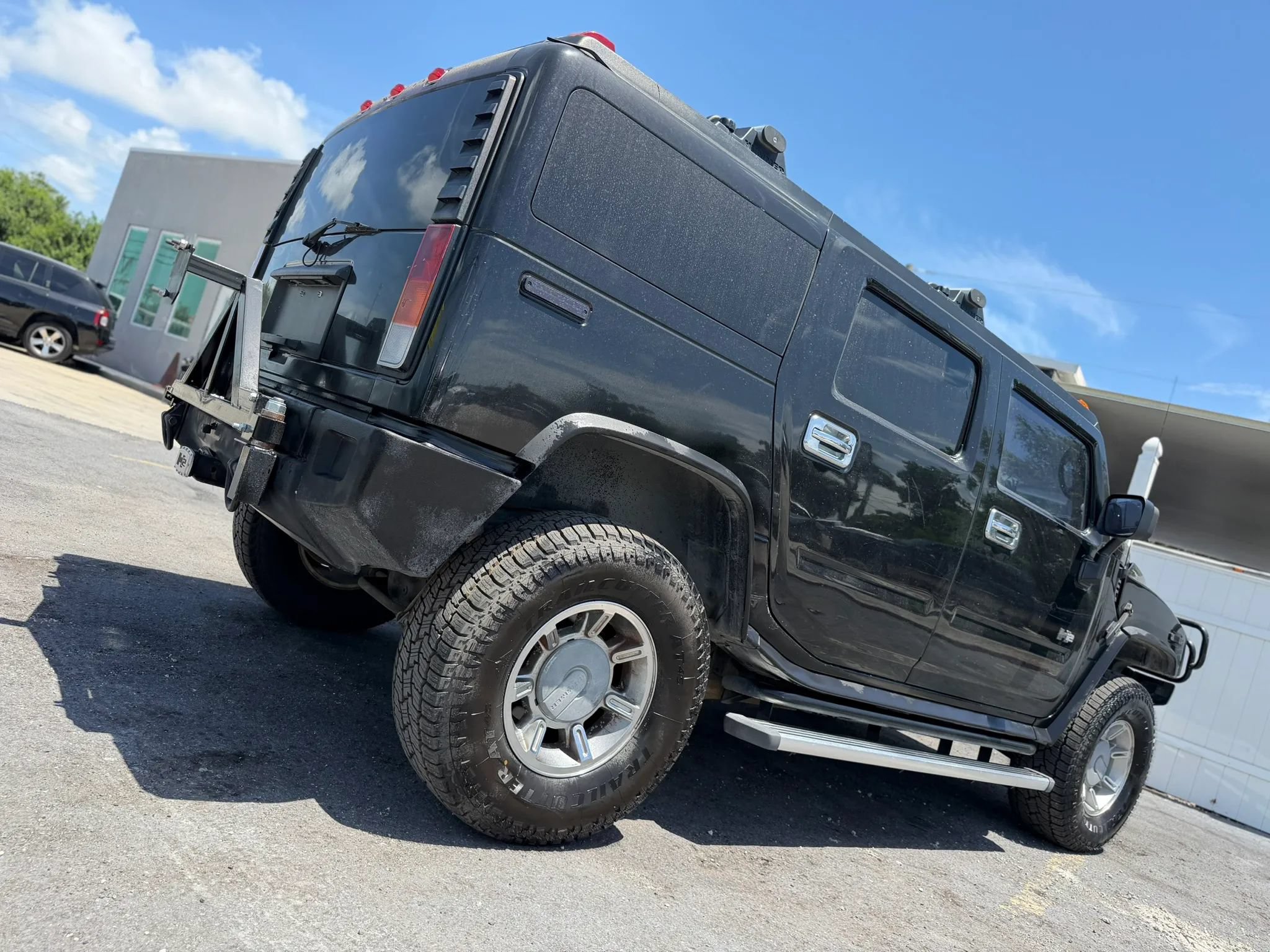 Used 2004 HUMMER H2 w/ Preferred Equipment Group AWD/4WD image 3