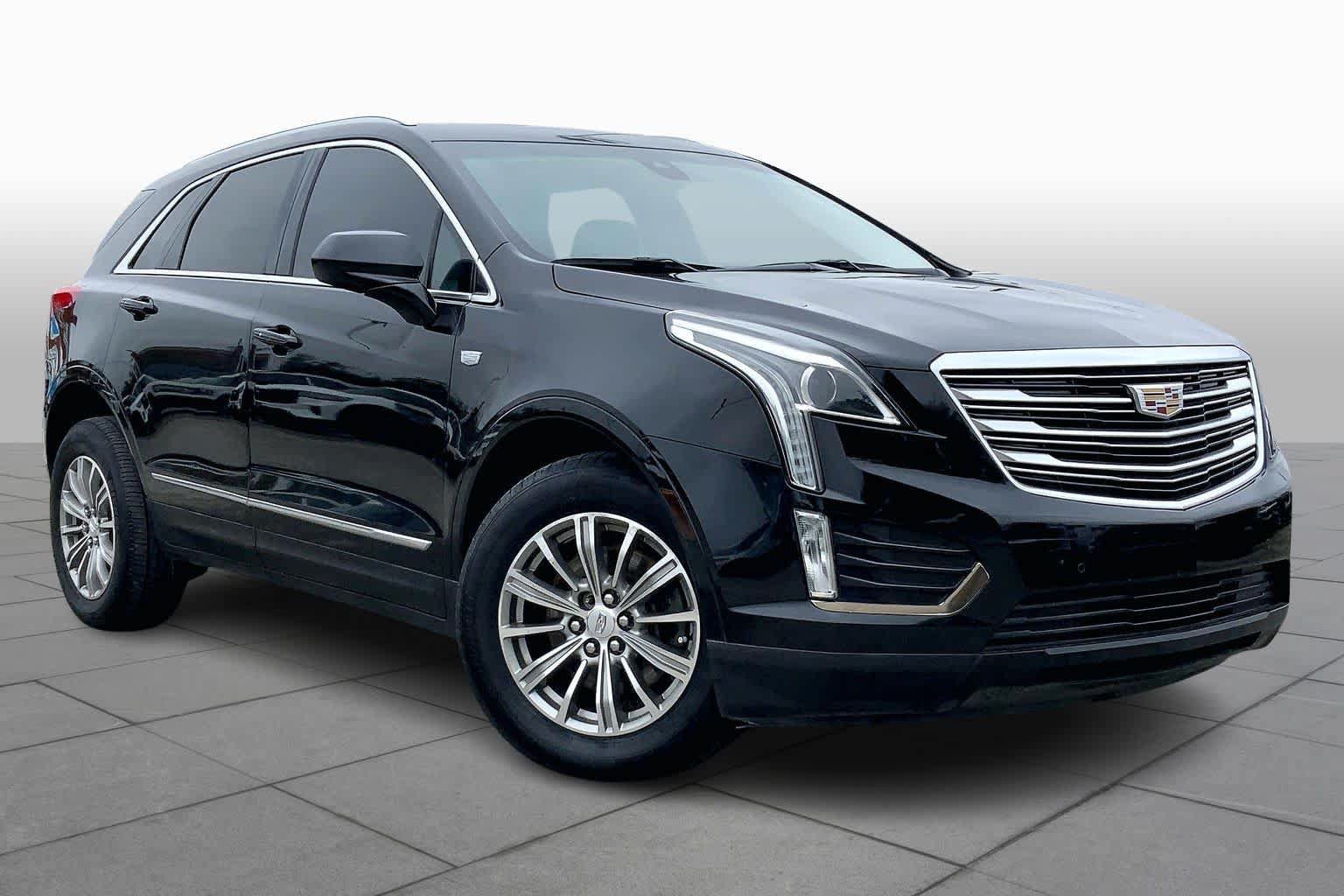 Used 2018 Cadillac XT5 Luxury w/ Driver Awareness Package FWD image 3