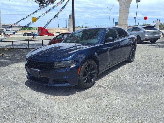 Used 2016 Dodge Charger SE w/ Blacktop Package RWD image 2