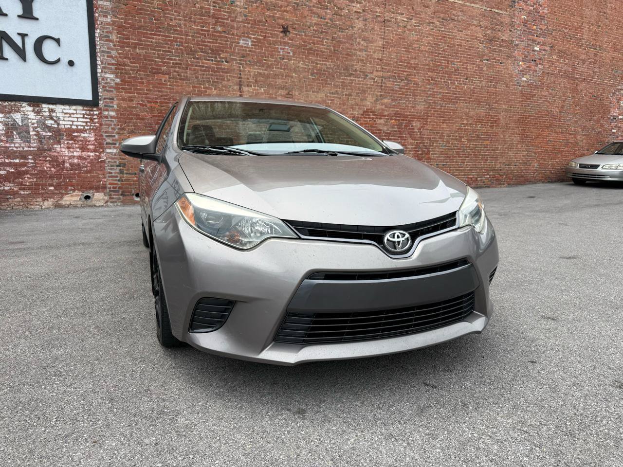 Used 2015 Toyota Corolla LE FWD image 2