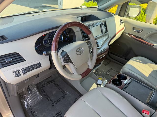 Used 2014 Toyota Sienna Limited w/ Limited Premium Package image 12