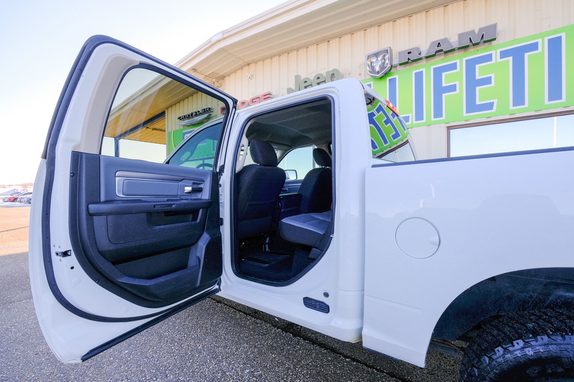 Used 2023 RAM 1500 Classic SLT w/ Electronics Group image 28