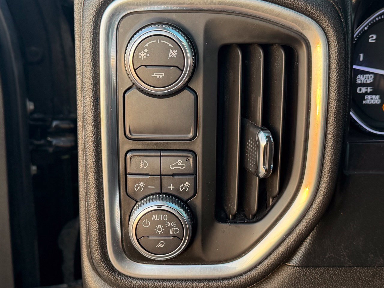 Used 2019 GMC Sierra 1500 SLT RWD image 17