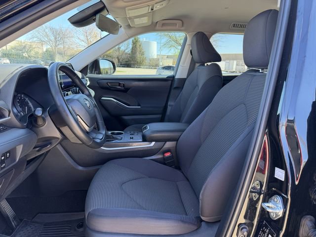 Used 2023 Toyota Highlander LE image 24