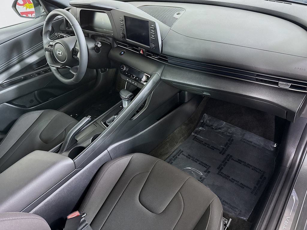 Used 2025 Hyundai Elantra Sport FWD image 30