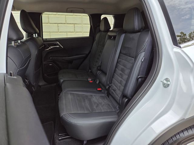 Used 2025 Mitsubishi Outlander SE AWD/4WD image 39