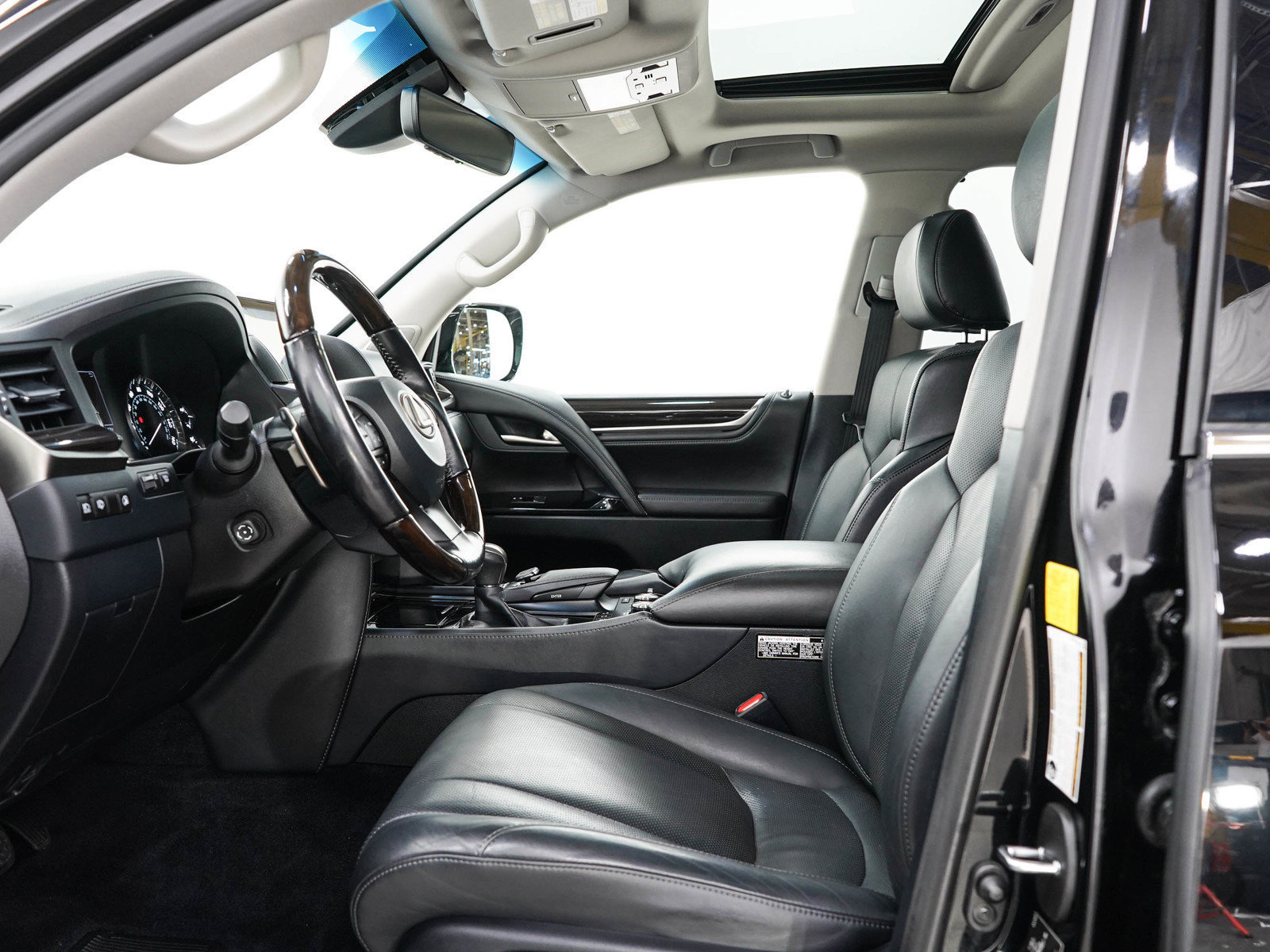 Used 2018 Lexus LX 570 4WD image 28