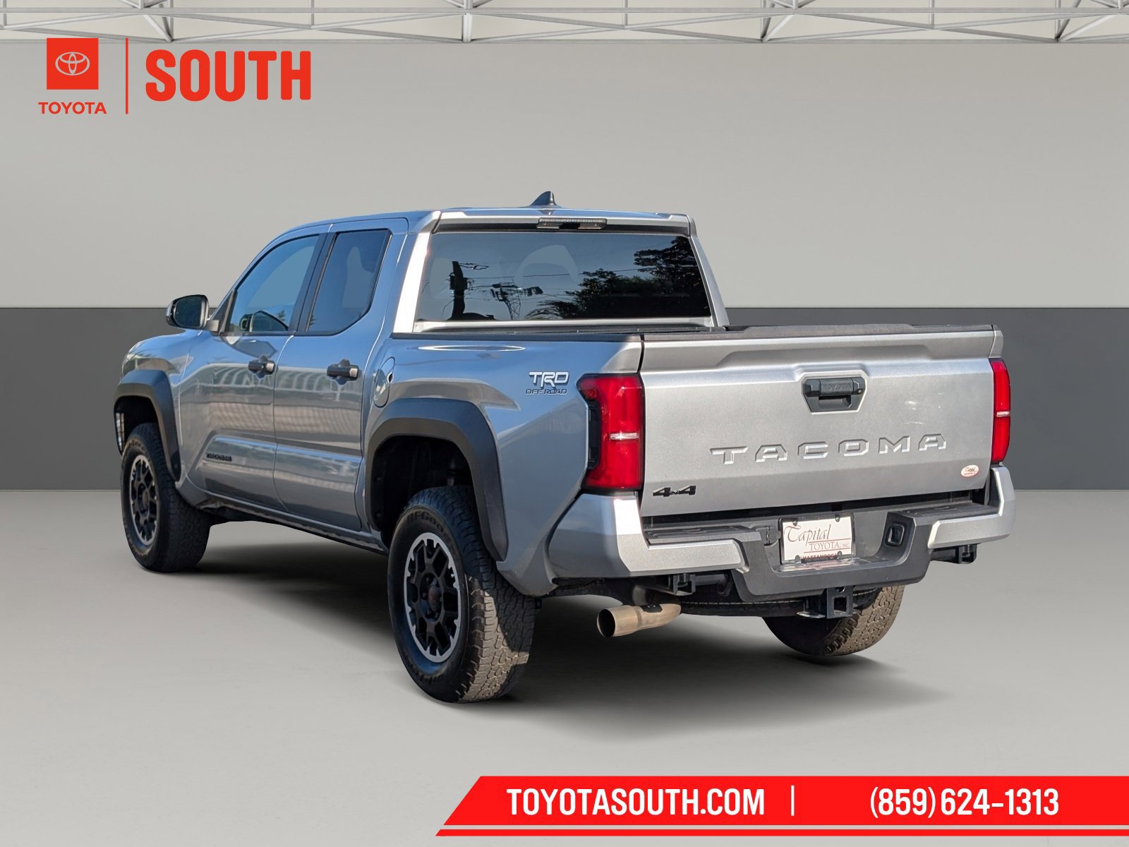 Used 2024 Toyota Tacoma TRD Off-Road AWD/4WD image 5