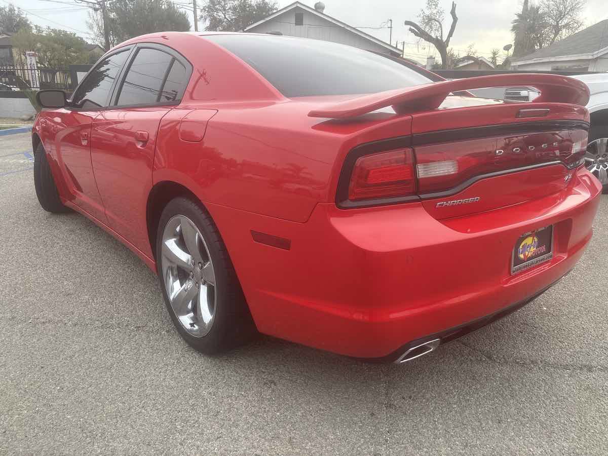 Used 2014 Dodge Charger R/T w/ Wheels & Tunes Group RWD image 2