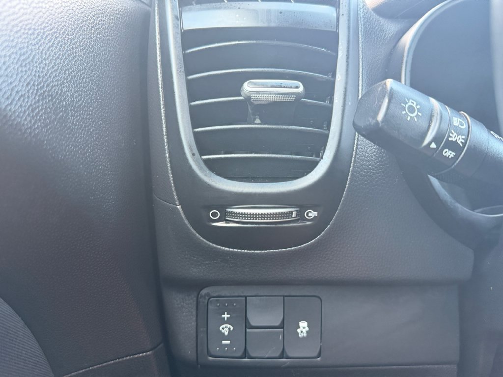 Used 2016 Kia Soul FWD image 19