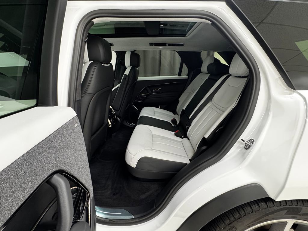 Used 2024 Land Rover Range Rover Sport Autobiography image 12