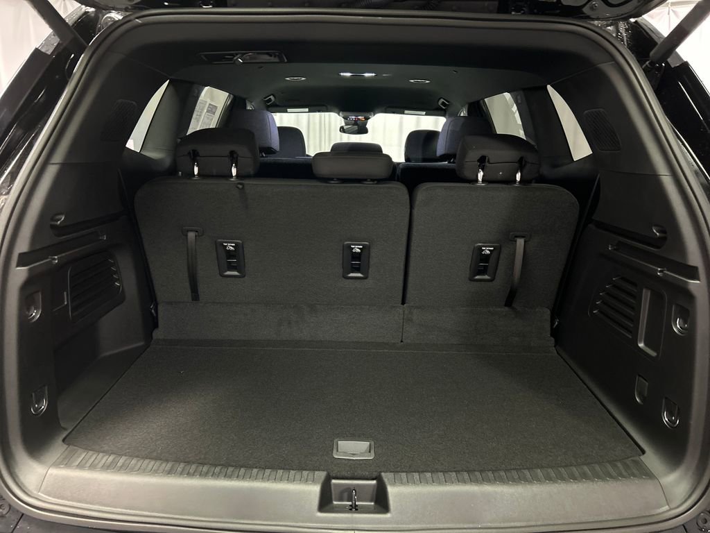 Used 2025 GMC Acadia Elevation image 25