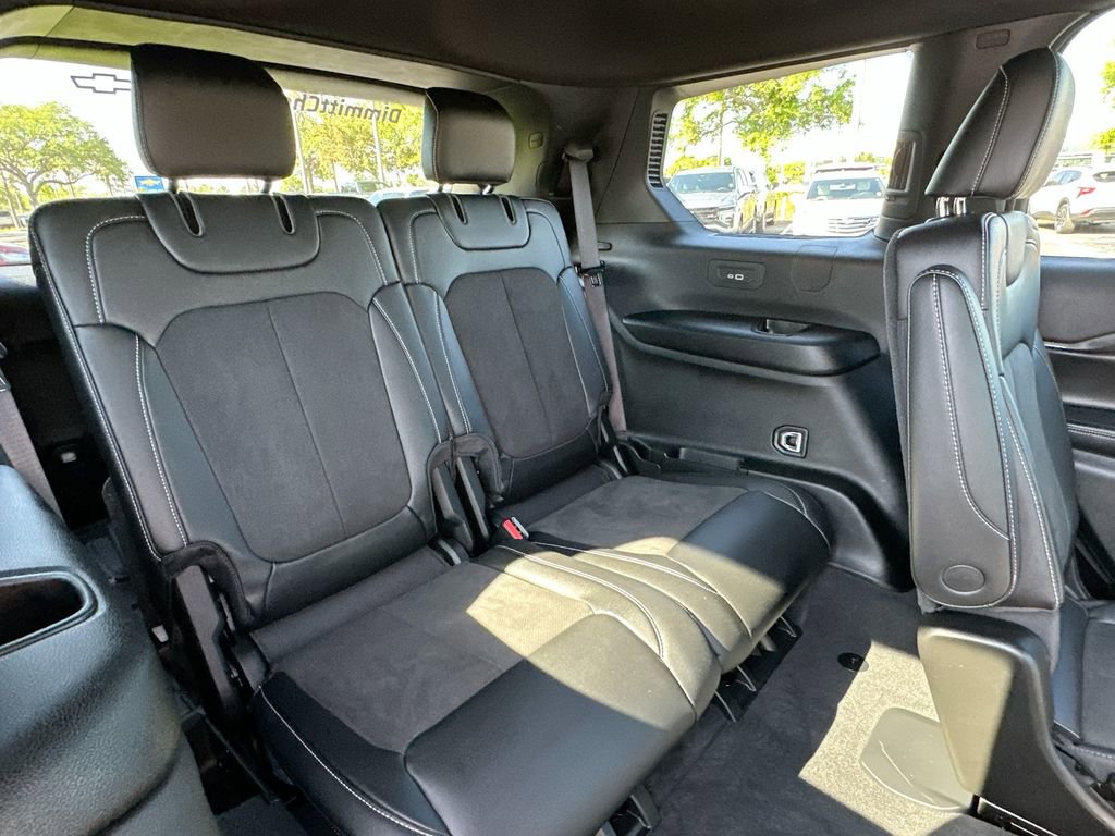 Used 2023 Jeep Grand Cherokee L Laredo image 27