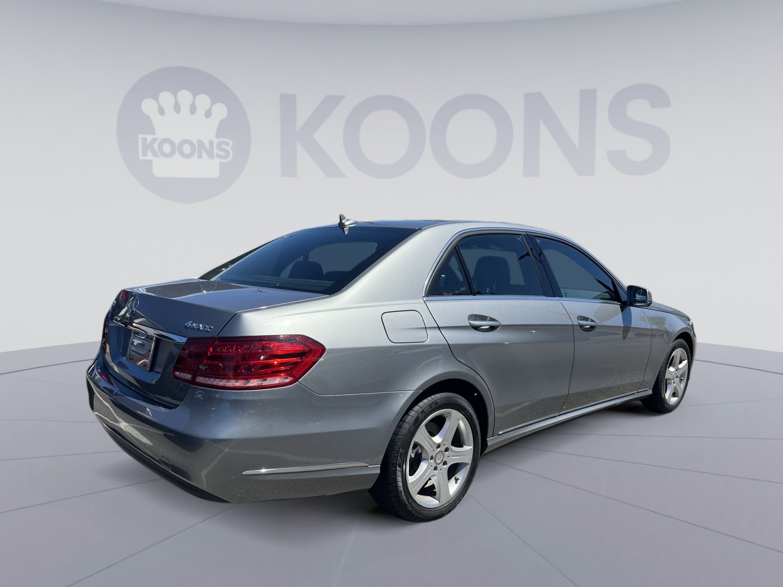 Used 2014 Mercedes-Benz E 350 4MATIC Sedan image 4