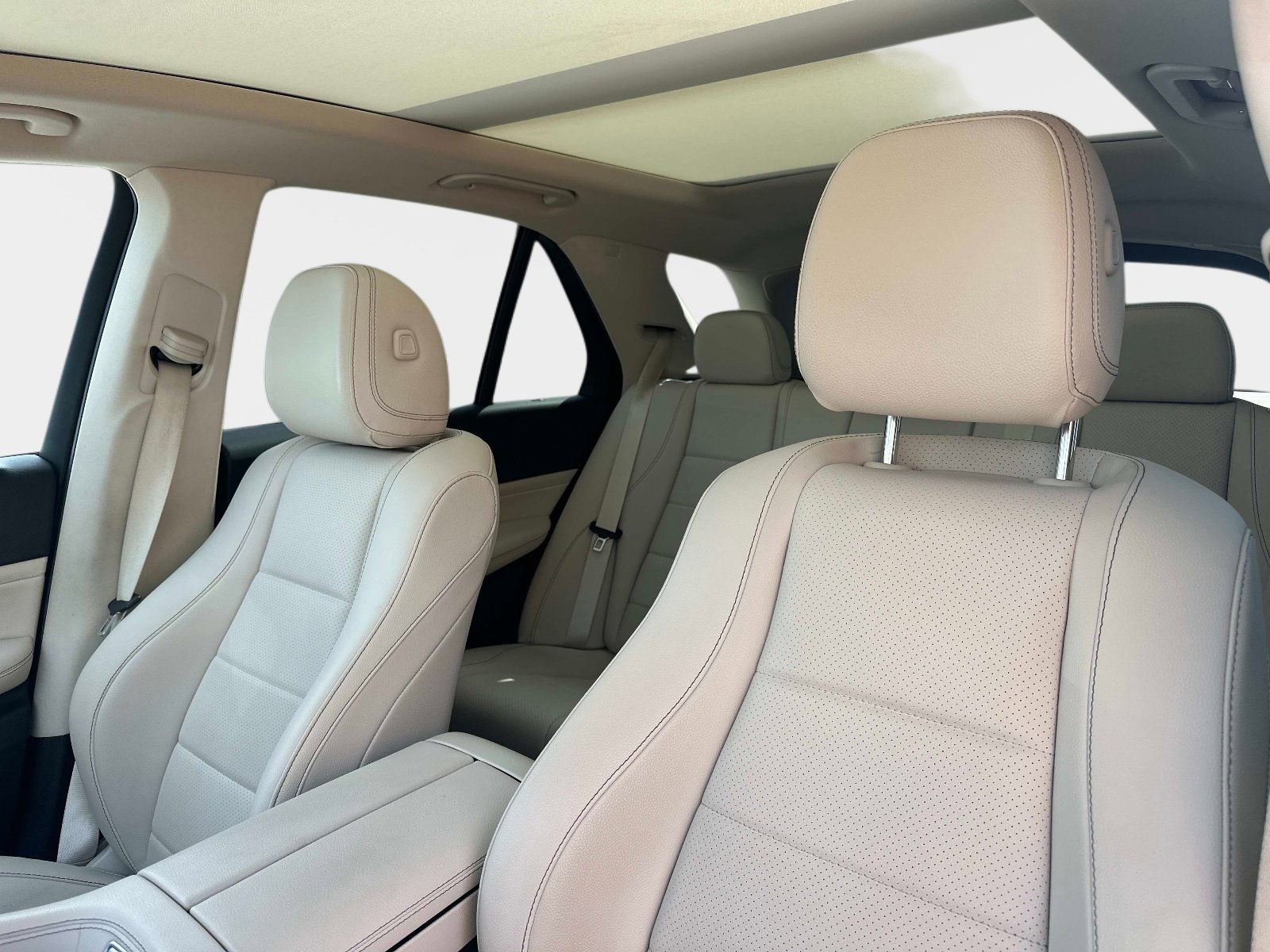 Certified 2022 Mercedes-Benz GLE 350 4MATIC w/ Premium Package image 19