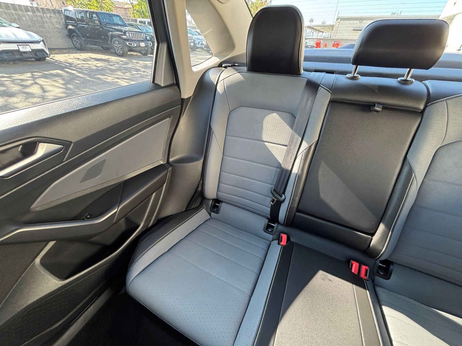 Used 2025 Volkswagen Jetta SE image 39