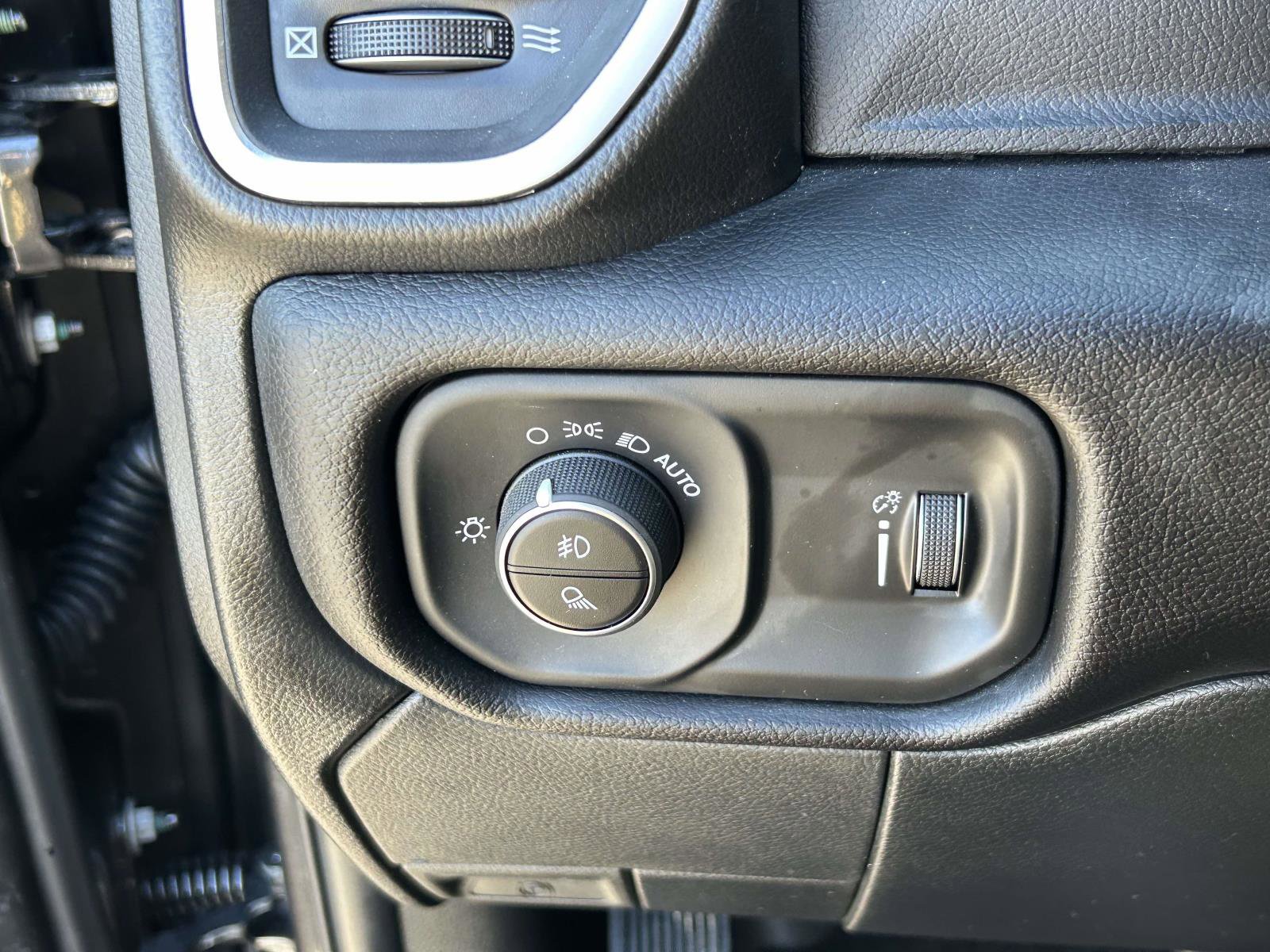 Used 2024 RAM 2500 Big Horn w/ Sport Appearance Package image 17