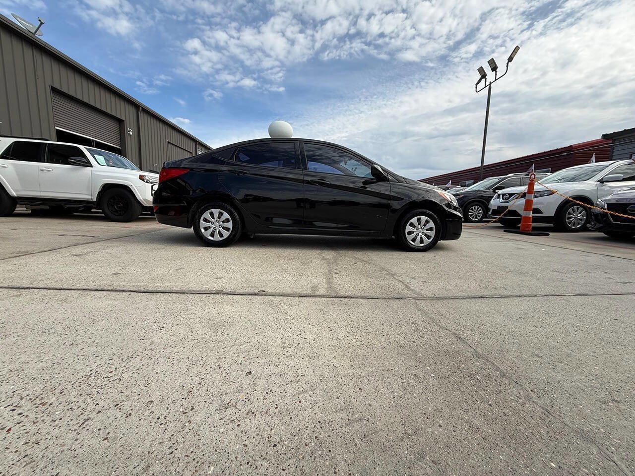 Used 2016 Hyundai Accent SE w/ Option Group 02 image 2