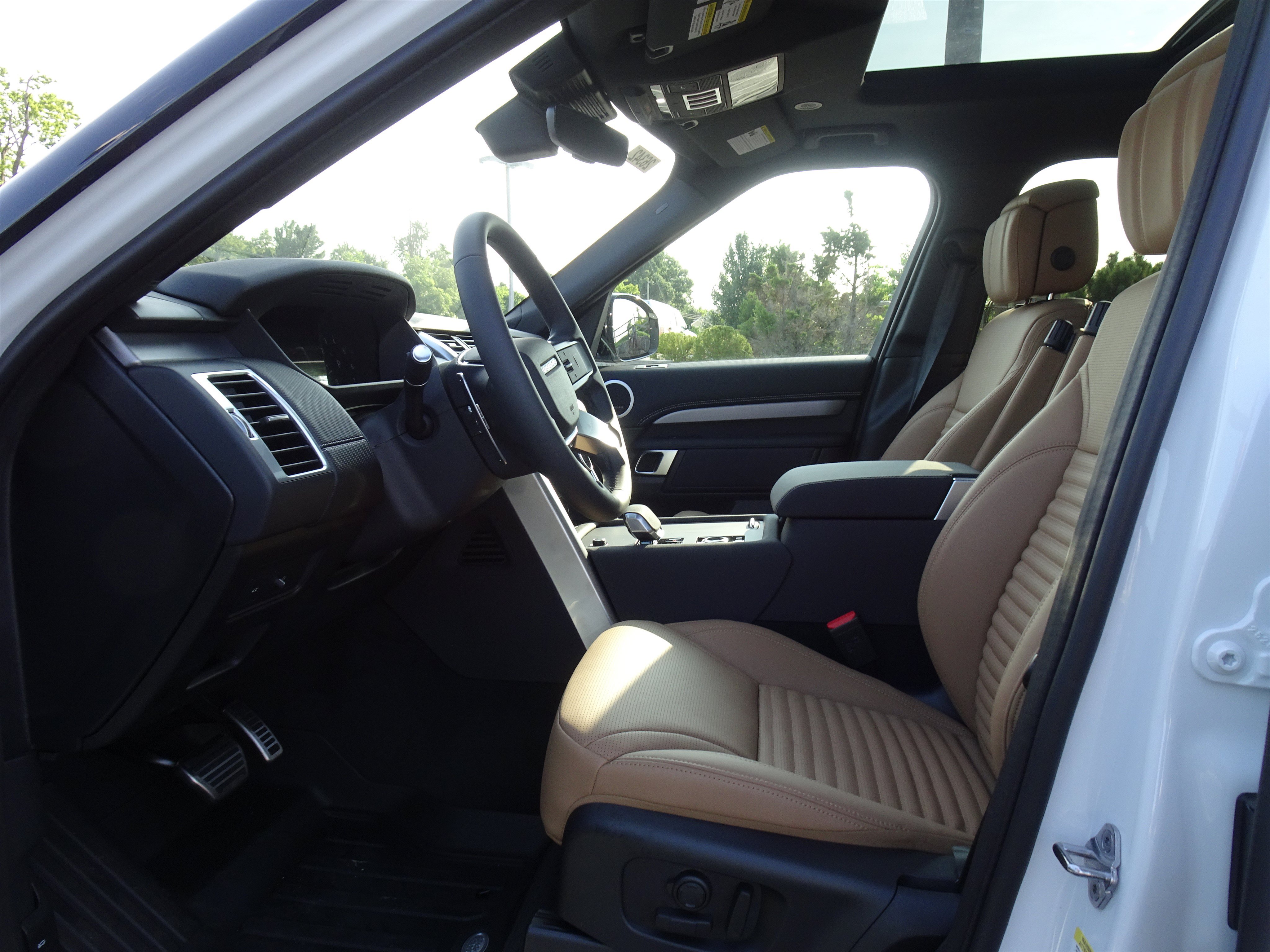 New 2026 Land Rover Discovery Dynamic SE AWD/4WD image 2