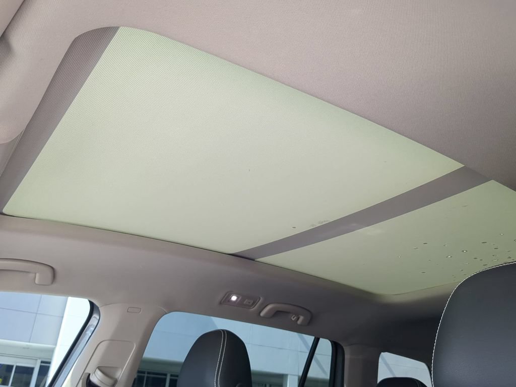 Used 2023 Volkswagen Atlas SE w/ Panoramic Sunroof Package FWD image 23