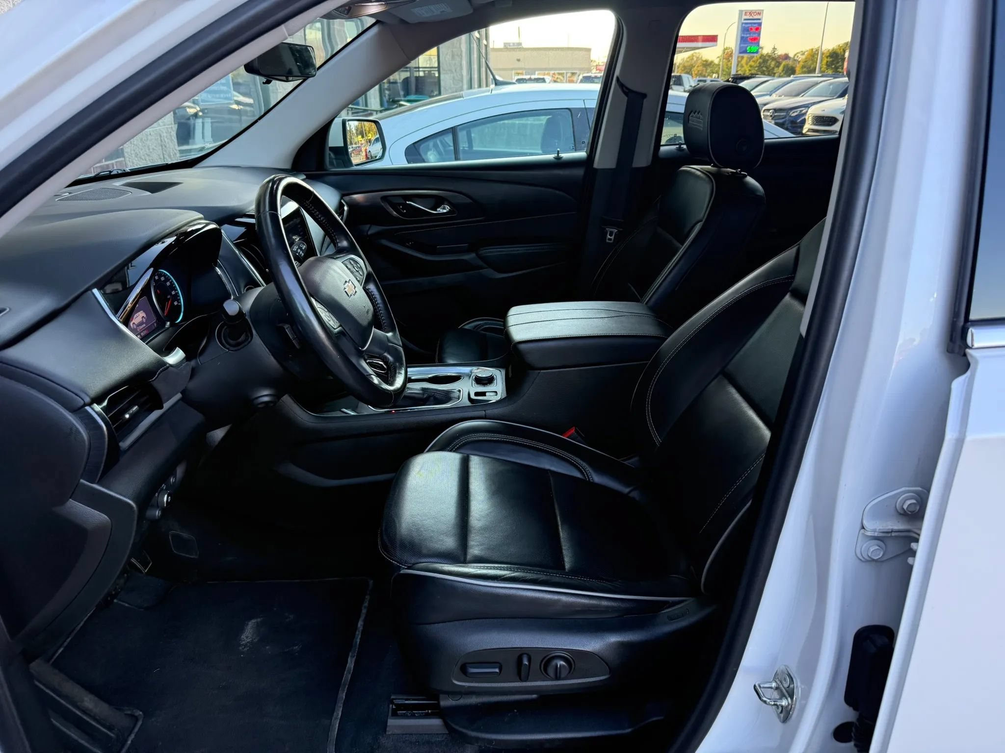 Used 2021 Chevrolet Traverse High Country w/ LPO, Cargo Package AWD/4WD image 16